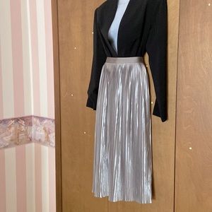 Goffered stylish skirt silver color